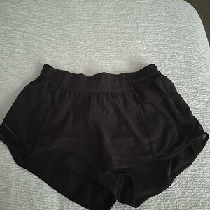 Lululemon black hotty hot 2.5 shorts